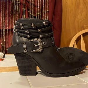 Dingo leather booties. Never worn.. wanted to though.. lol…